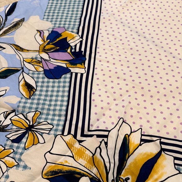 Vince Camuto Blue Gold Modern Abstract Silk Scarf 34 x 34 - Picture 9 of 10